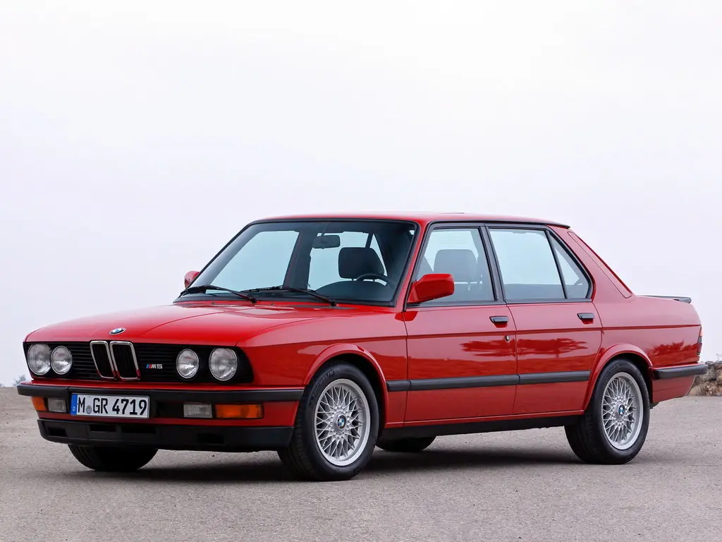 BMW M5 (E28S) 1 поколение, седан (02.1985 - 12.1987)